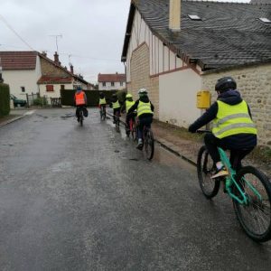 Vélo La Poste électrique à louer - balade Cyclo-responsable, VAE - Roulez  JEUnesse Loisirs Caen